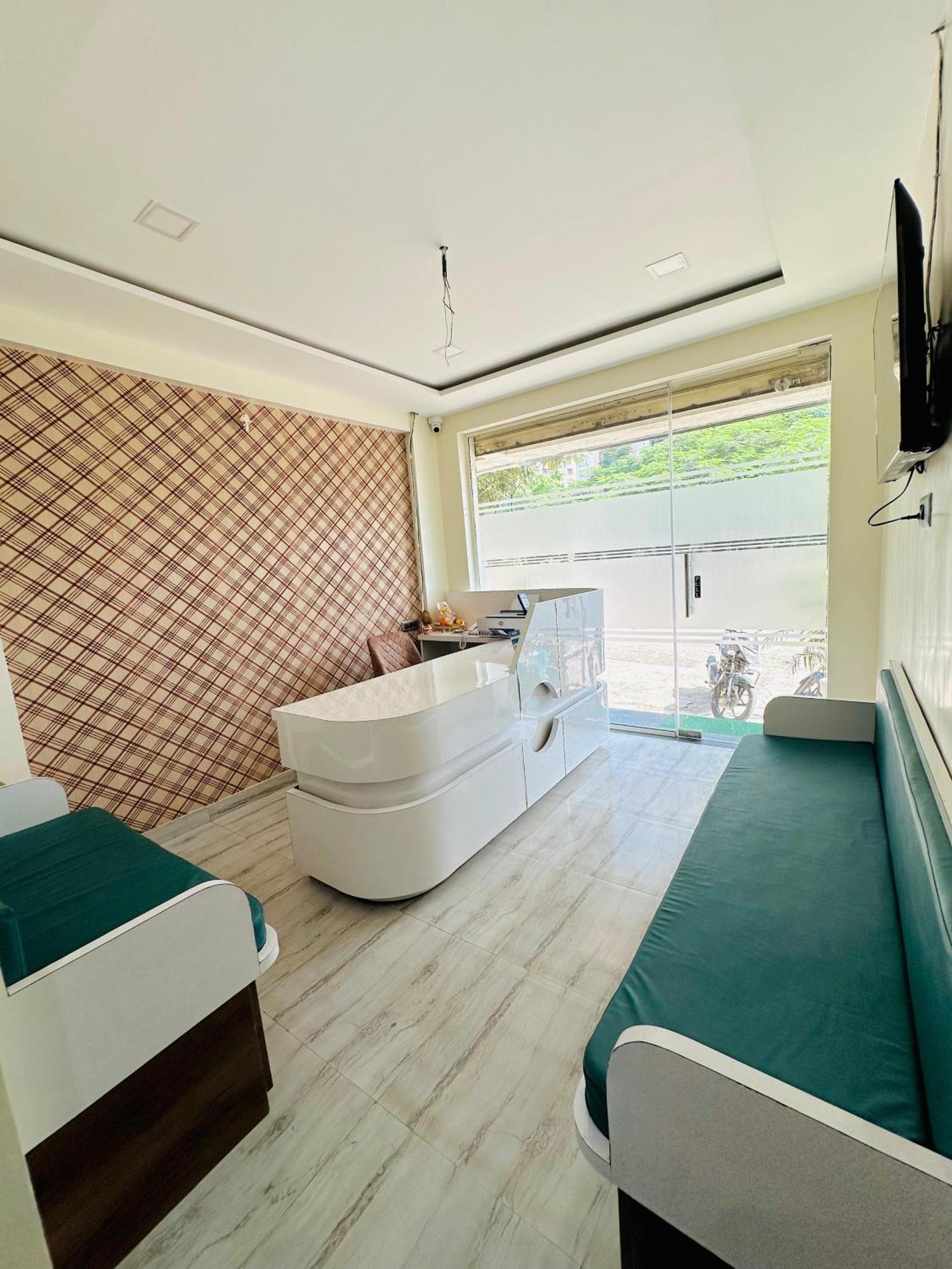 פונה Hotel Elite Stay מראה חיצוני תמונה